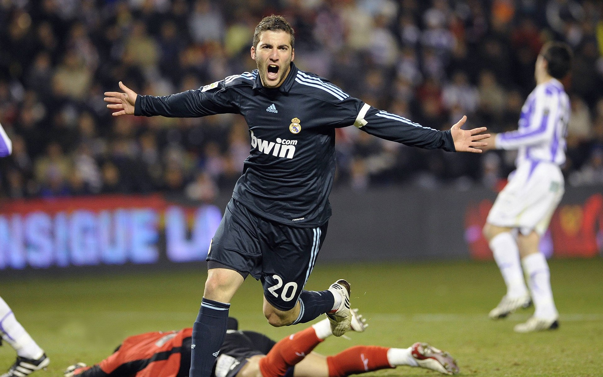 世界杯：国际足联确认将试点“蓝牌” 临时罚下严重非体育行为球员